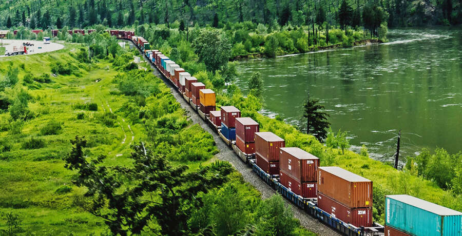 s18-dl-shipping-parcels-by-rail